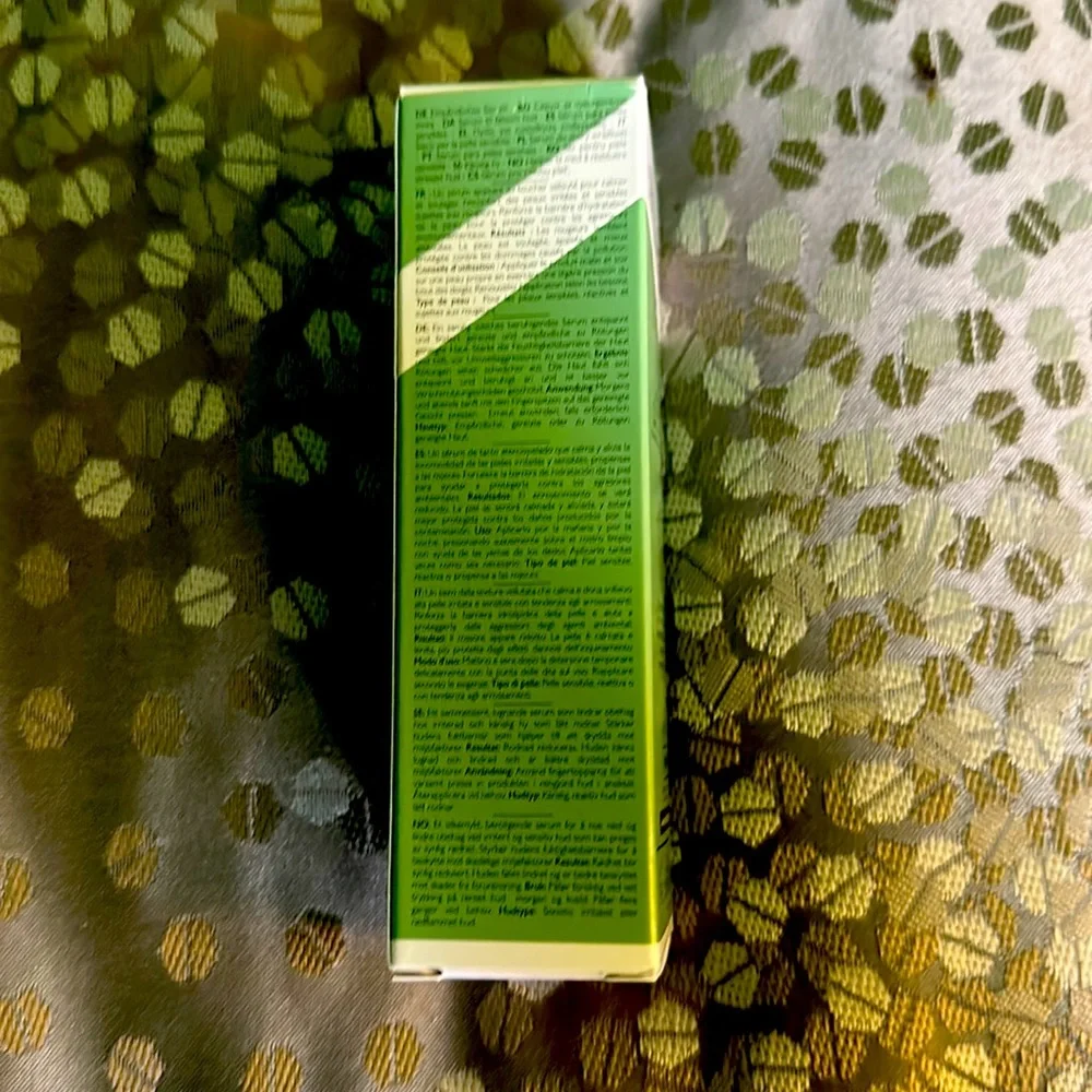 REN Clean Skincare Evercalm Redness Relief Serum - Green